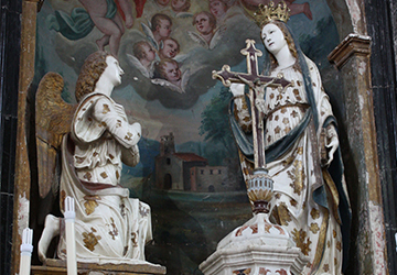 Altar with sculpture group of Annunciation
