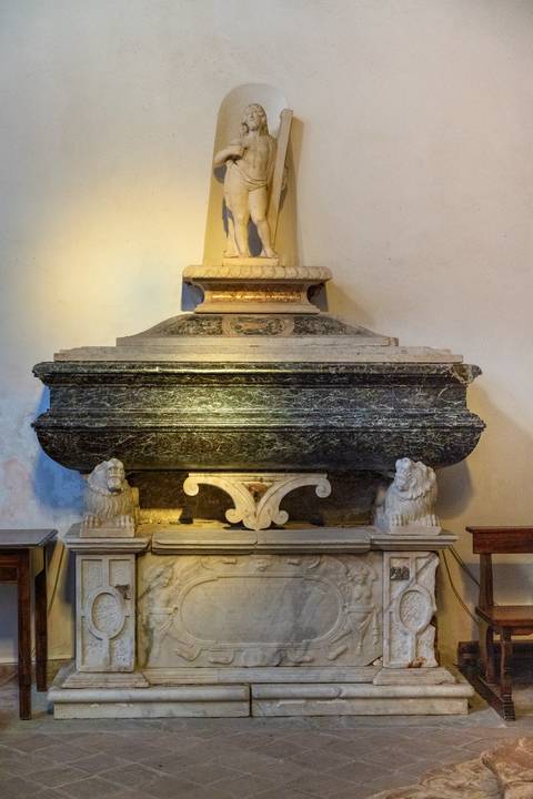 Monumento funebre di Lucrezia Angotta